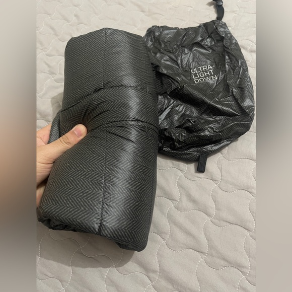 UniQlo Ultra Light DOWN FEATHER(50gram weight total) - Picture 10 of 16